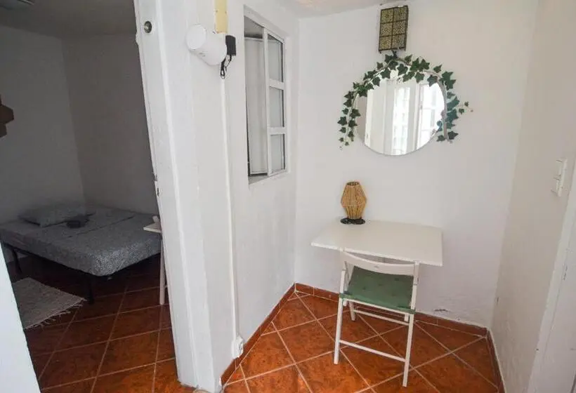 اتاق استاندارد یک نفره, Shared Apartment With Bright Private Patio In Lisboa