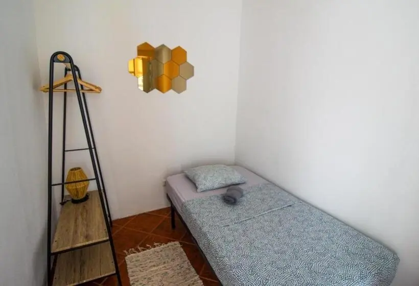 اتاق استاندارد یک نفره, Shared Apartment With Bright Private Patio In Lisboa