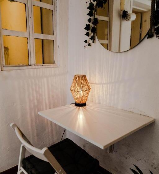 标准单人间, Shared Apartment With Bright Private Patio In Lisboa