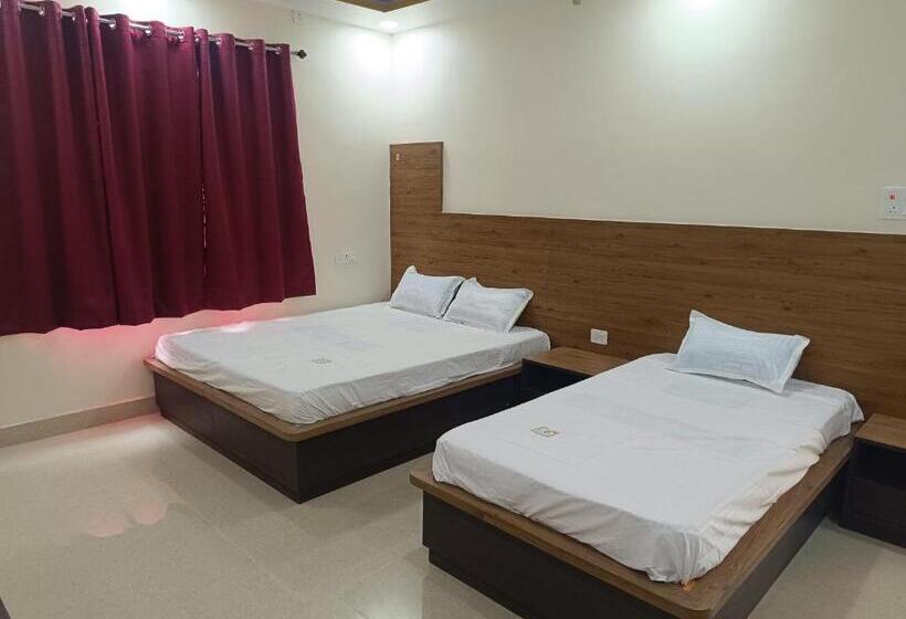 חדר סטנדרט לשלושה, Welcome Tower