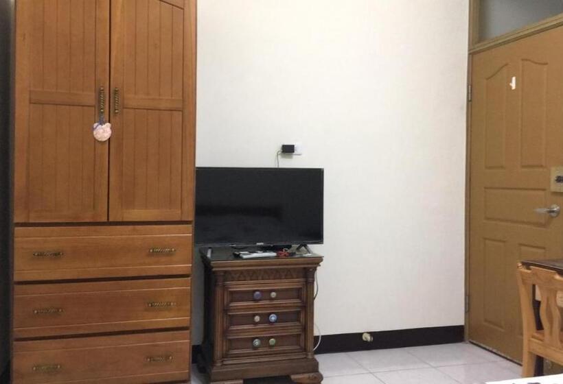 اتاق استاندارد با سرویس بهداشتی مشترک, Jiajia Inn