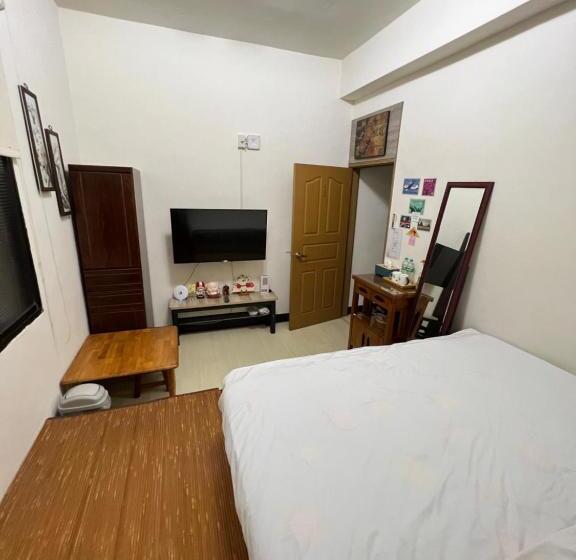 اتاق استاندارد با سرویس بهداشتی مشترک, Jiajia Inn