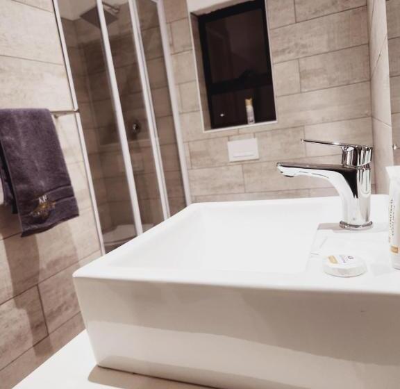 חדר אקונומי, Kb Guesthouse