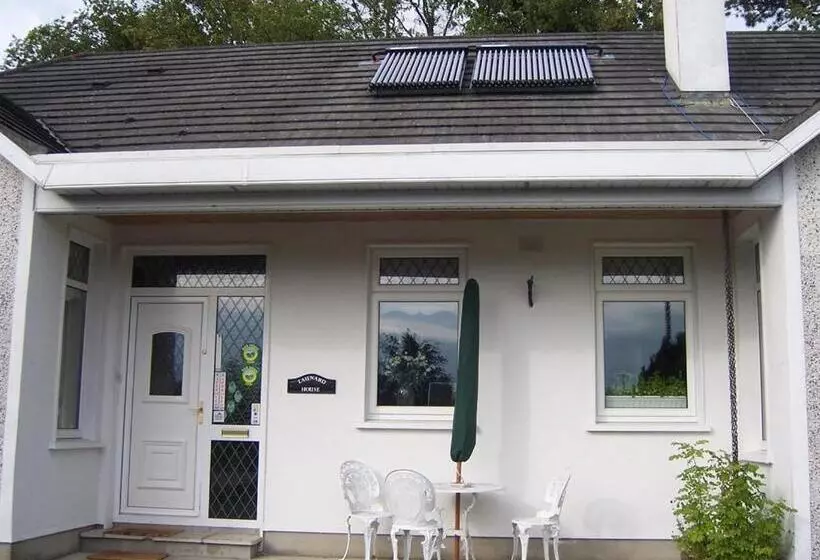اتاق استاندارد چهار تخته, Launard House