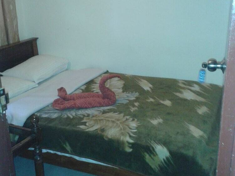 اتاق استاندارد یک نفره, New Tour Inn