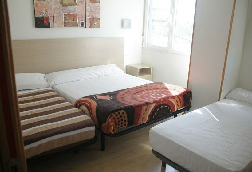 اتاق استاندارد چهار تخته, Hostal Francisco Salinas