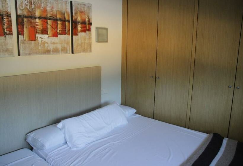 اتاق استاندارد سه نفره, Hostal Francisco Salinas