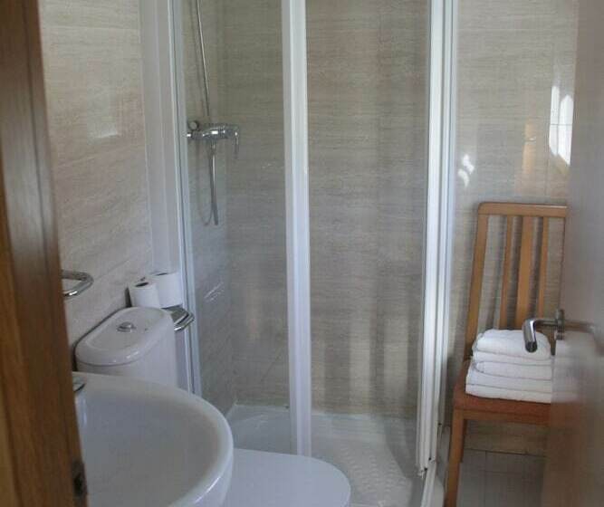 اتاق استاندارد, Hostal Francisco Salinas