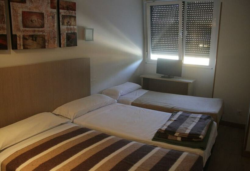 اتاق استاندارد سه نفره, Hostal Francisco Salinas