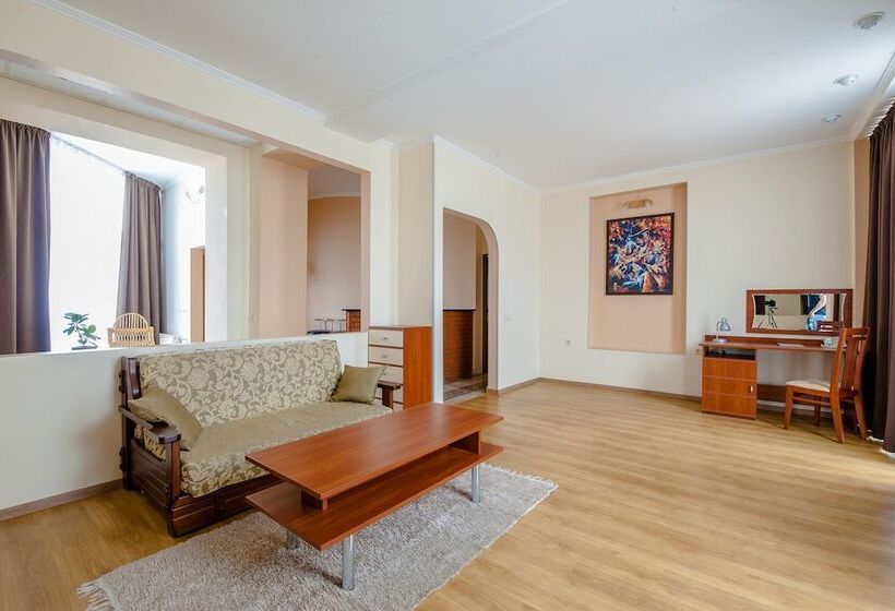 سوئیت کلاب, B14 Secret