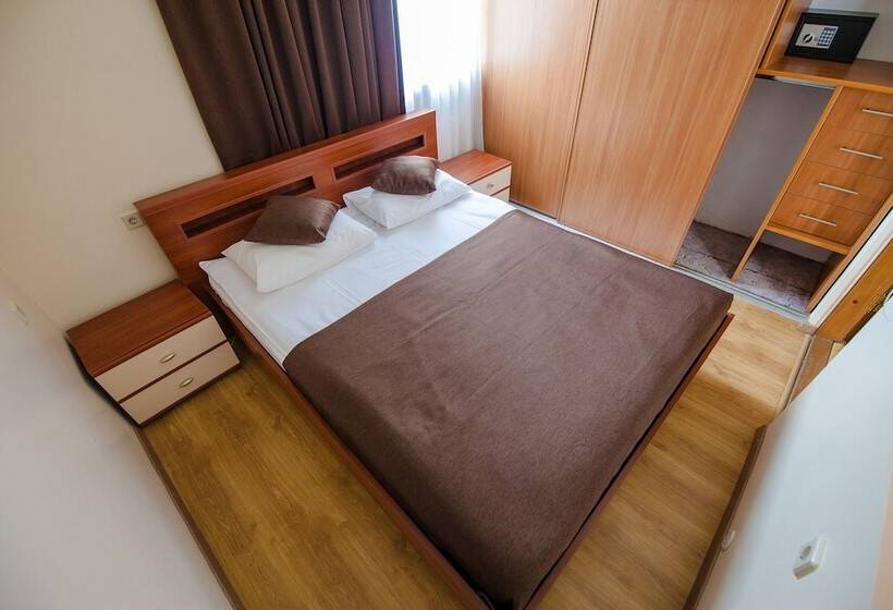 سوئیت کلاب, B14 Secret