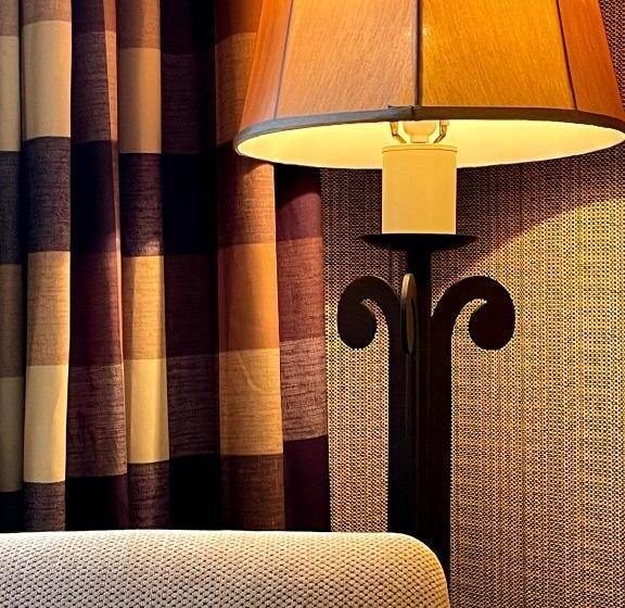 스탠다드 싱글 룸 킹 침대, Celebrity