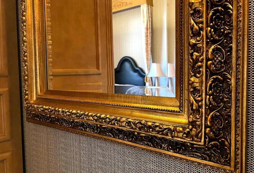 חדר סופריור, Celebrity