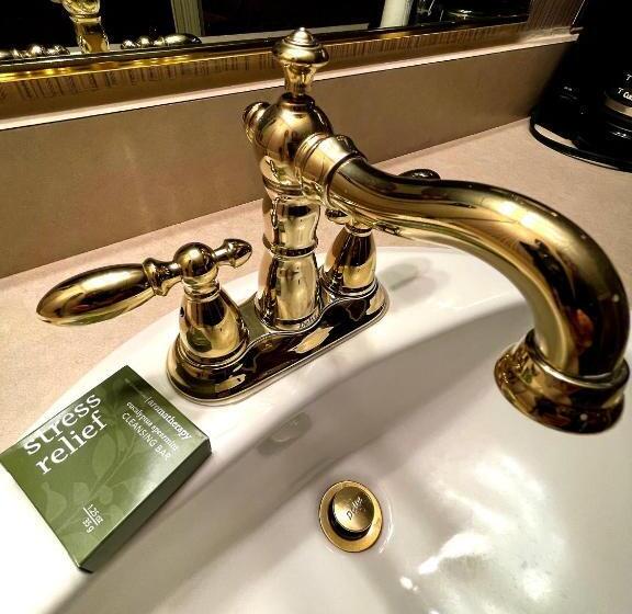 스탠다드 싱글 룸 킹 침대, Celebrity