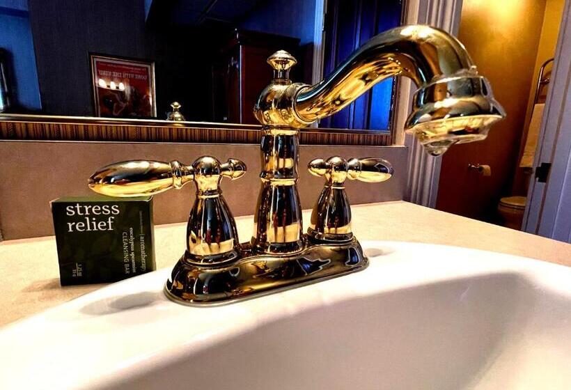 디럭스 룸, Celebrity