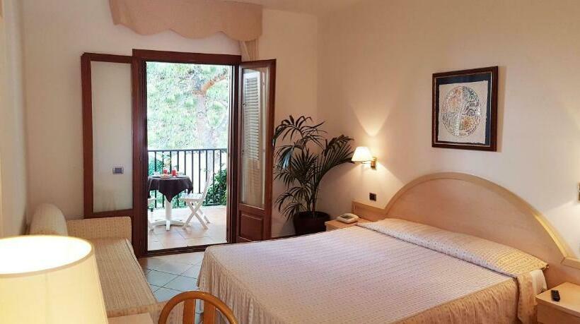 Pokój Standard Trzyosobowy, Gabbiano Beach