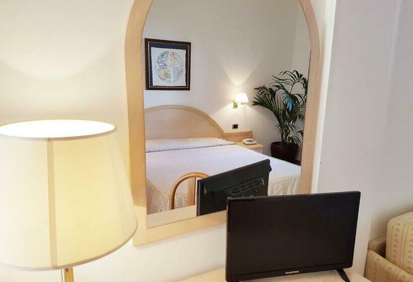 Pokój Standard Trzyosobowy, Gabbiano Beach