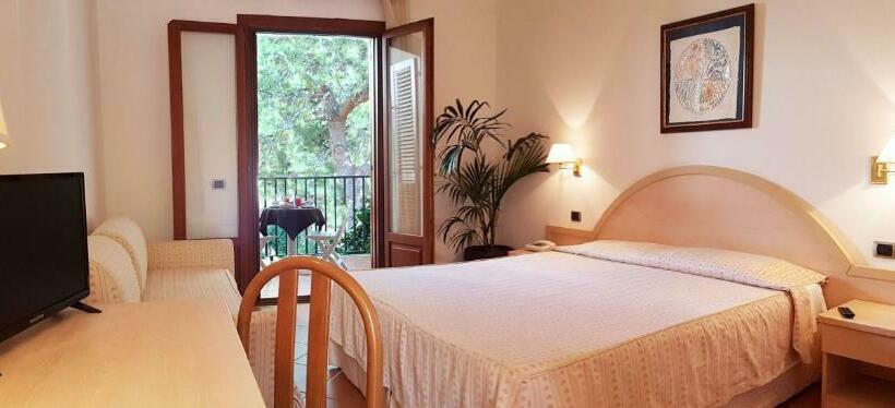 Pokój Standard Trzyosobowy, Gabbiano Beach