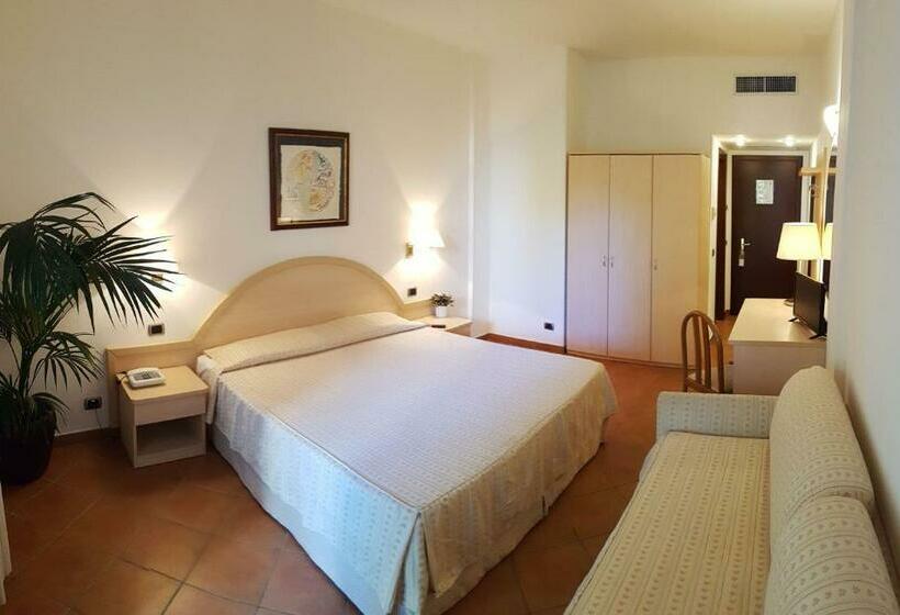 Quarto Triplo Estandar, Gabbiano Beach