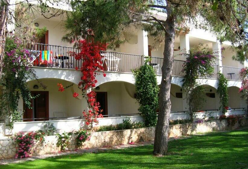 Pokój Czteroosobowy Standard, Gabbiano Beach