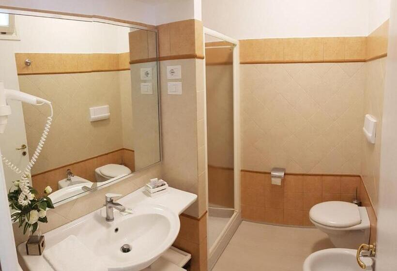 Pokój Superior Trzyosobowy, Gabbiano Beach