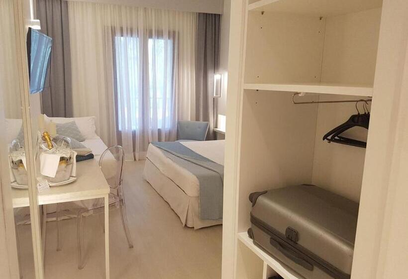 Pokój Superior Trzyosobowy, Gabbiano Beach