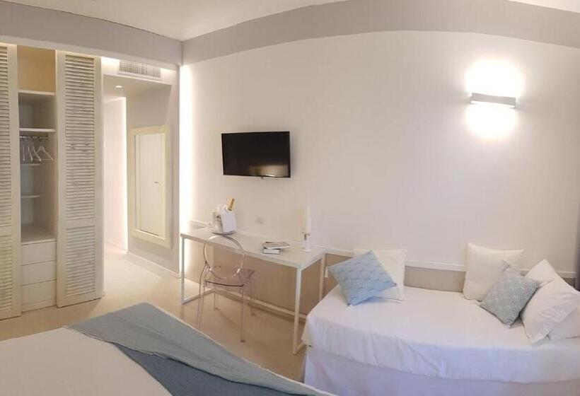 Pokój Superior Trzyosobowy, Gabbiano Beach