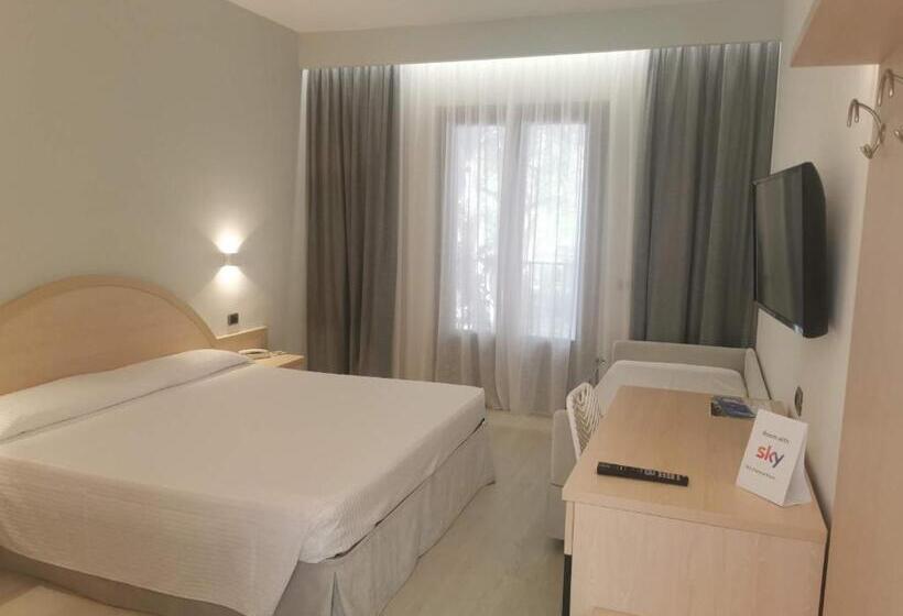 Pokój Standard Trzyosobowy, Gabbiano Beach