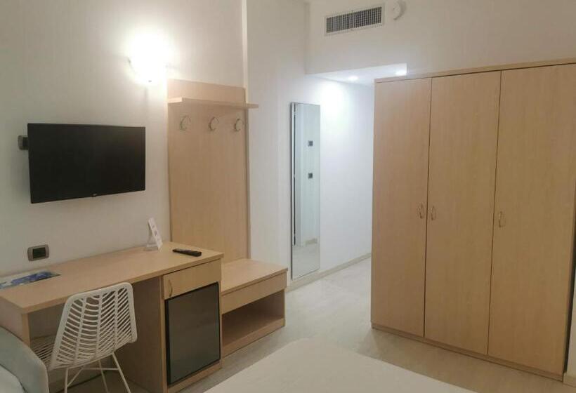 Pokój Czteroosobowy Standard, Gabbiano Beach