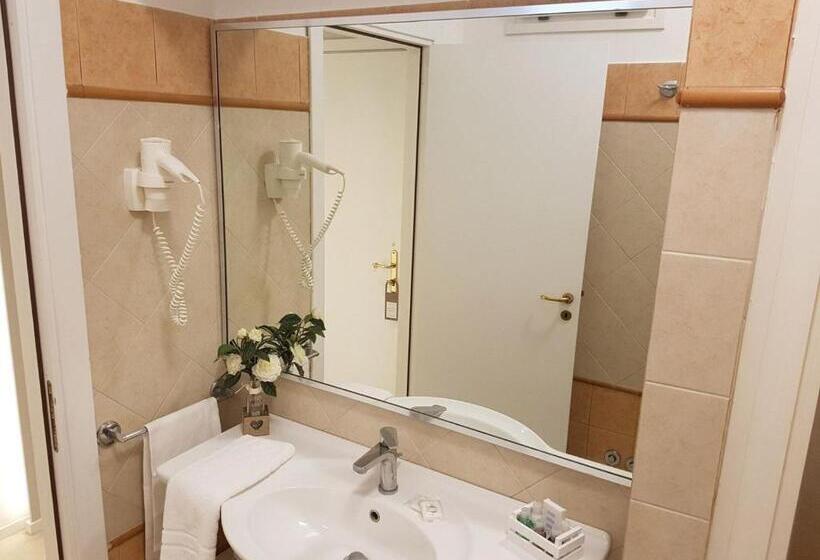 Pokój Superior Trzyosobowy, Gabbiano Beach