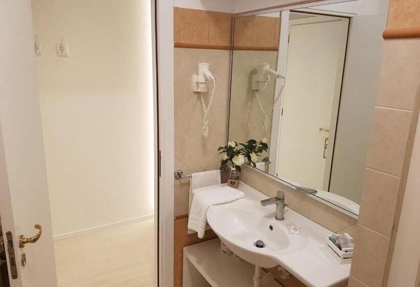Quarto Triplo Superior, Gabbiano Beach