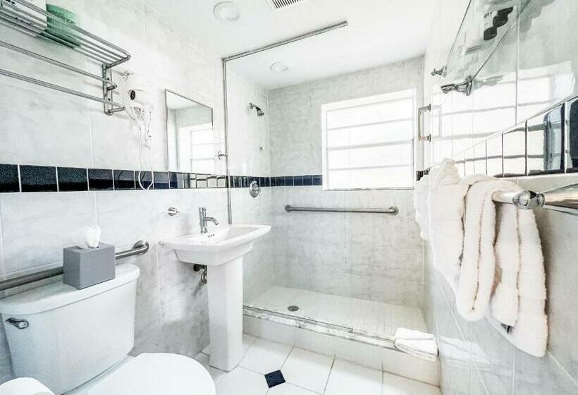 디럭스 스튜디오, La Casa