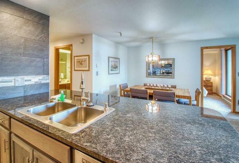 דירת שני חדרים, Marina Place Condominiums