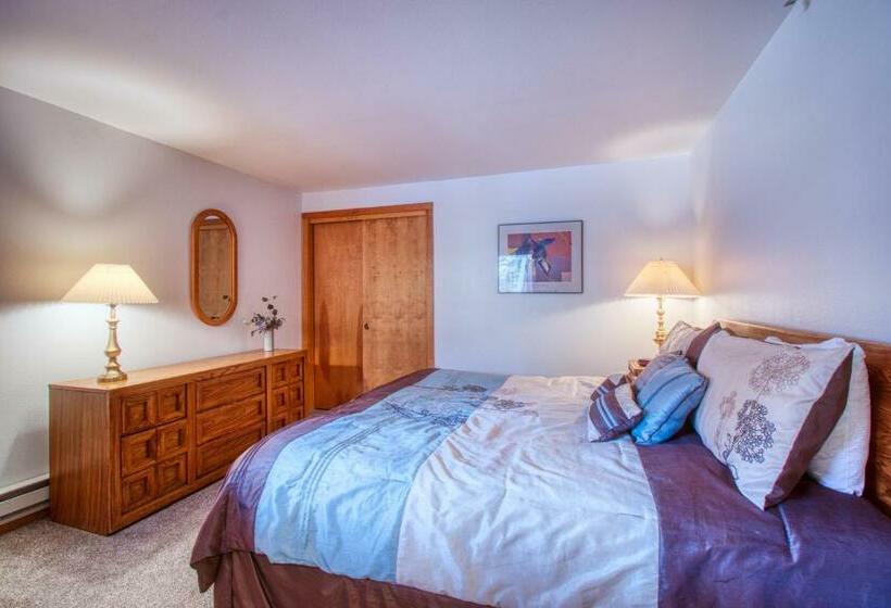 דירת שני חדרים, Marina Place Condominiums