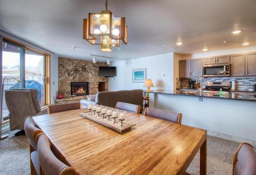 דירת שני חדרים, Marina Place Condominiums