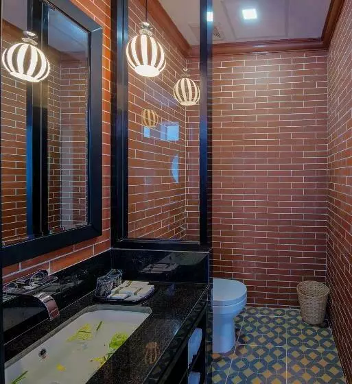 اتاق لوکس با بالکن, Marvel Holiday Boutique Villa