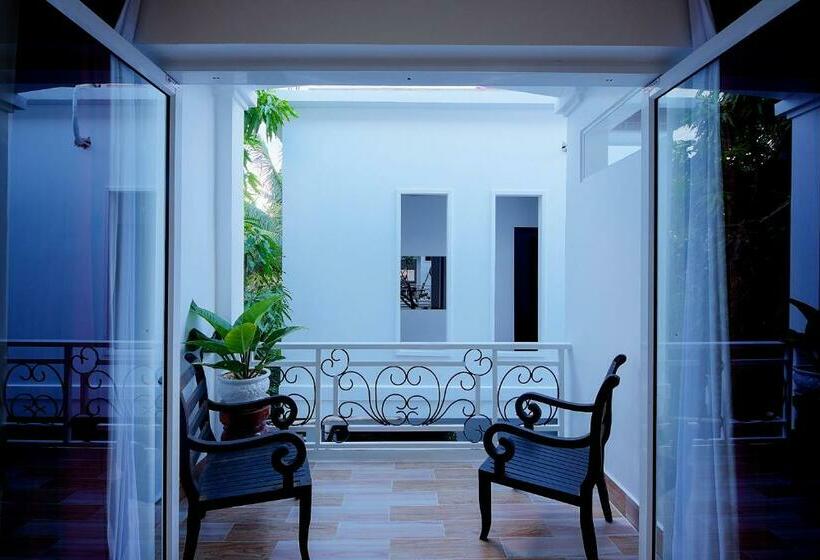 اتاق لوکس با بالکن, Marvel Holiday Boutique Villa