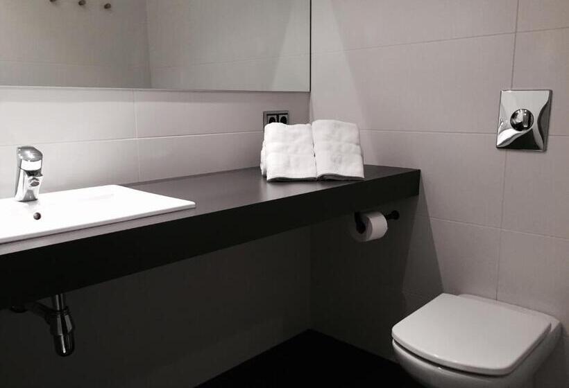 اتاق استاندارد چهار تخته, Seminari Allotjaments