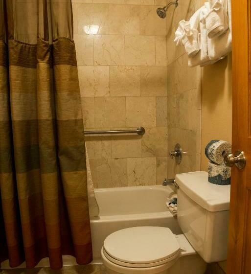 带特大床的标准间, Silver Moon Inn