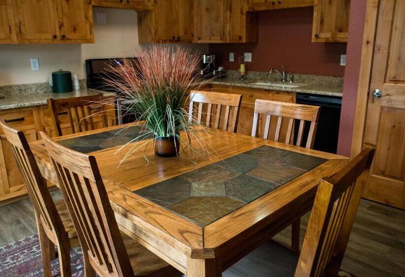 3ベッドルームスイート, Silver Moon Inn