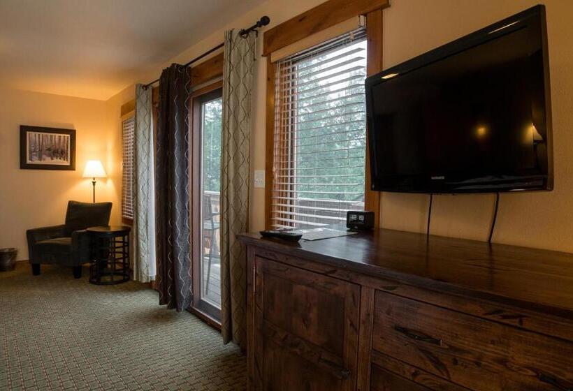 חדר משפחתי, Silver Moon Inn