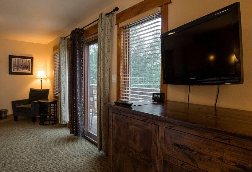 חדר משפחתי, Silver Moon Inn