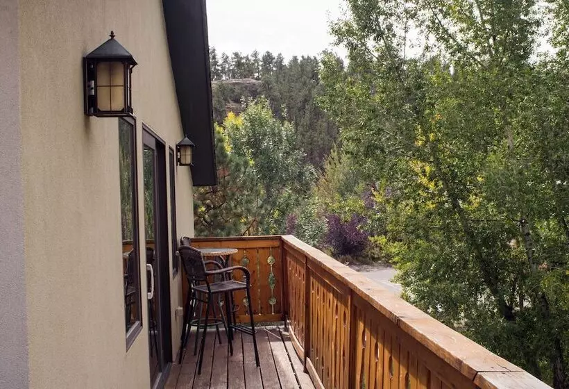 Perhehuone, Silver Moon Inn