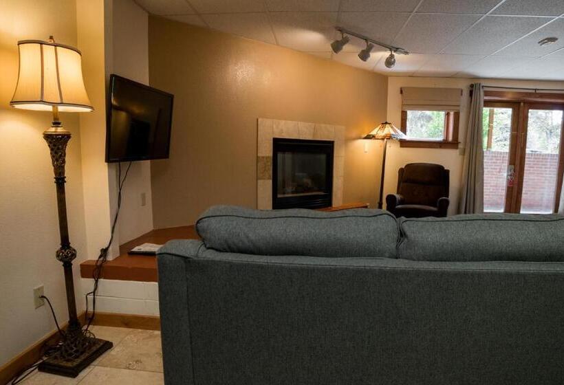 1階の1ベッドルームアパートメント, Silver Moon Inn