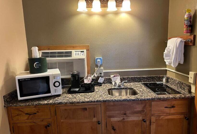 キングサイズベッドのスタンダードルーム, Silver Moon Inn