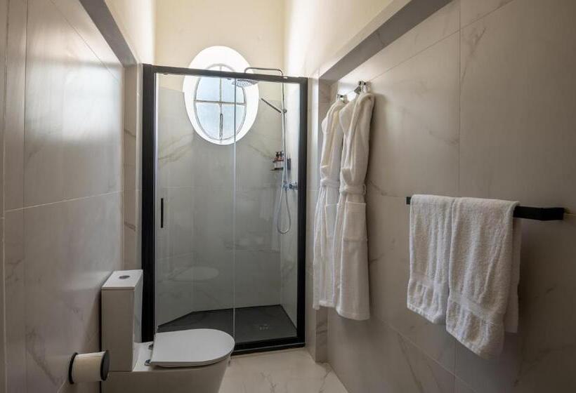 Люкс Deluxe Кровать Кинг, Lilases Boutique House & Garden