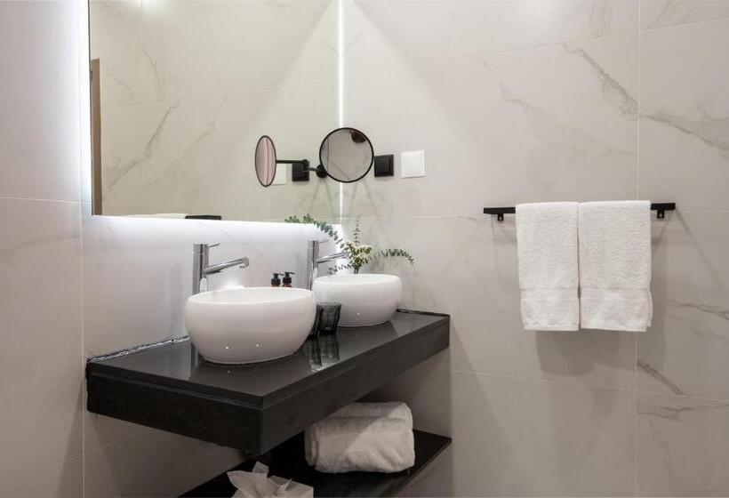 キングサイズベッドのデラックススイート, Lilases Boutique House & Garden