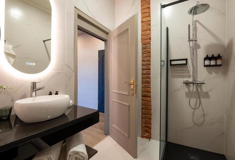 マウンテンビュースイート, Lilases Boutique House & Garden