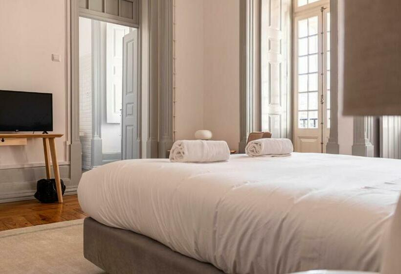 غرفة سوبيريور, The Luggage