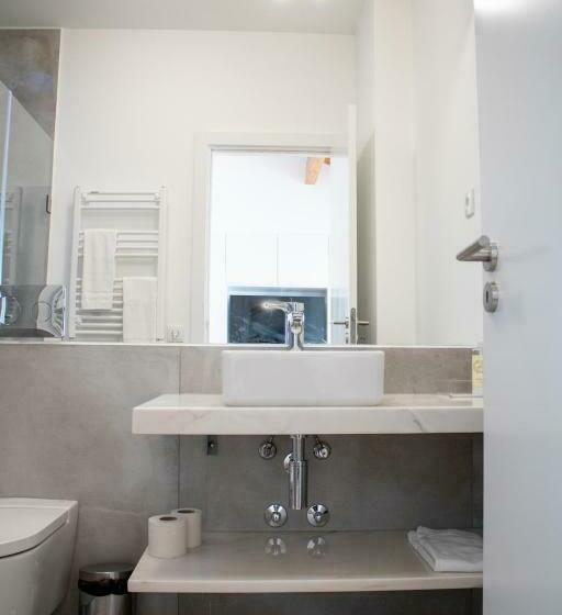 إستوديو سوبيريور, The Luggage